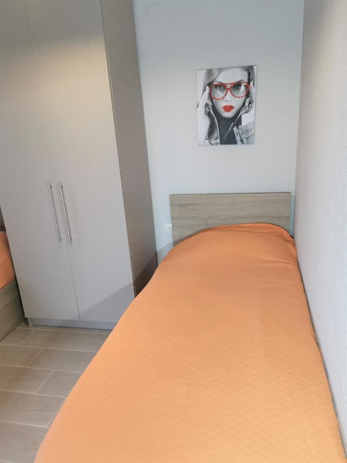 Nikiti Modern Villa Bagian luar foto