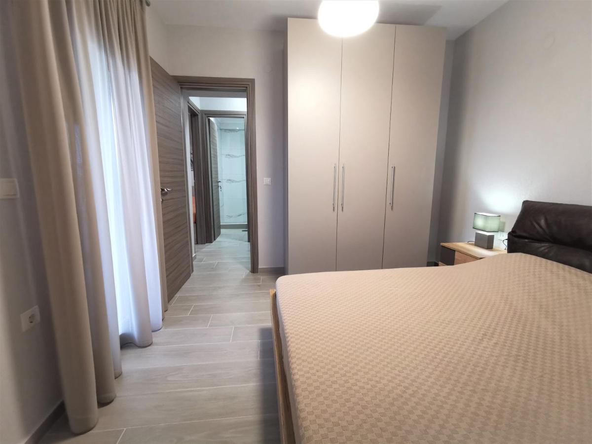 Nikiti Modern Villa Bagian luar foto