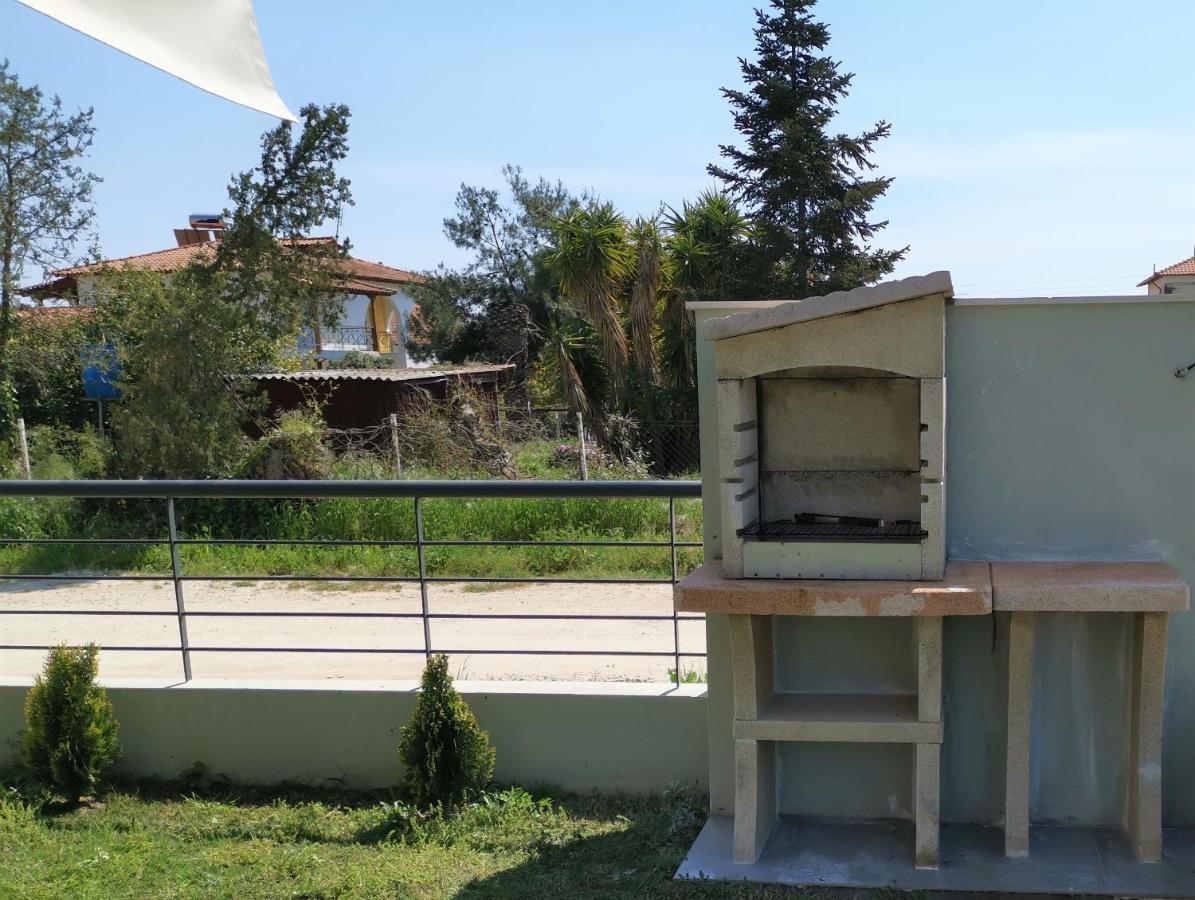 Nikiti Modern Villa Bagian luar foto