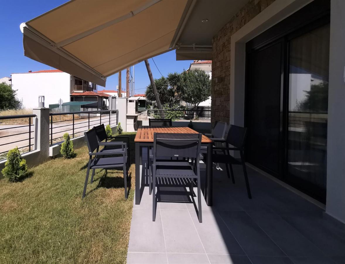 Nikiti Modern Villa Bagian luar foto